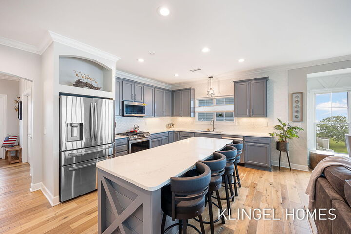 Property Photo: 930 W Savidge Street MI 49456