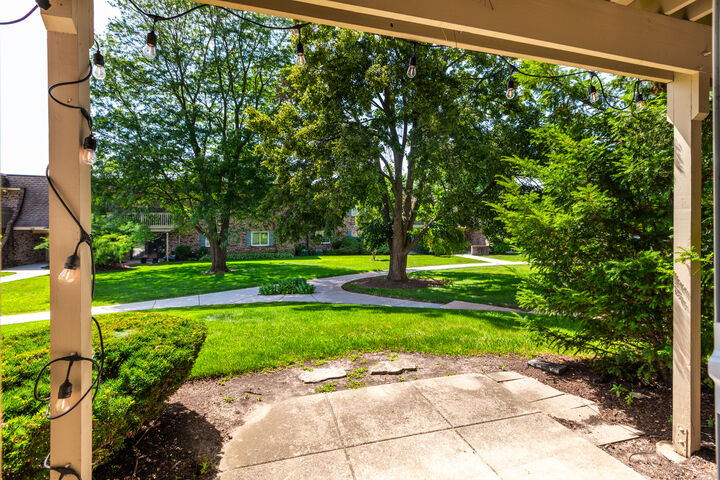 Property Photo: 6S080 Park Meadow Drive 9F IL 60540