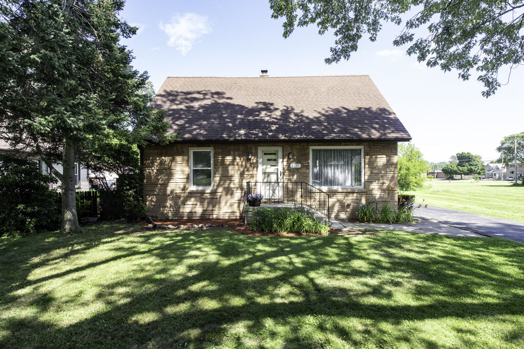 Property Photo:  3315 Emmaus Avenue  IL 60099 