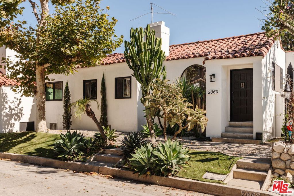 Property Photo:  2060 High Tower Drive  CA 90068 