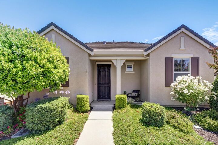 Property Photo: 7461 Havenford Way CA 95829