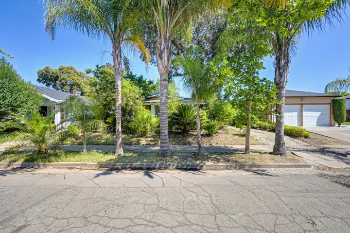 Property Photo: 1525 W Flora Street CA 95203