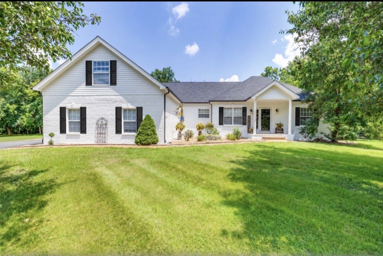 Property Photo:  2118 Sue Ln  TN 37174 