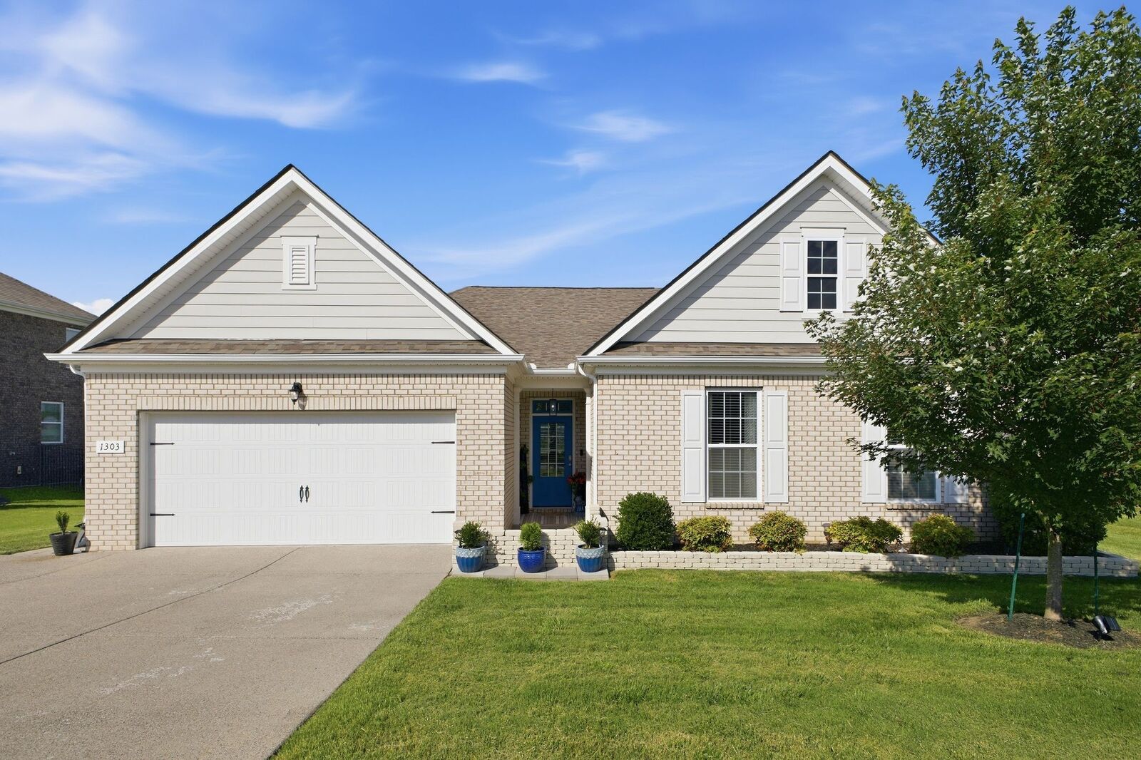 Property Photo:  1303 Sylvan Park Dr  TN 37174 