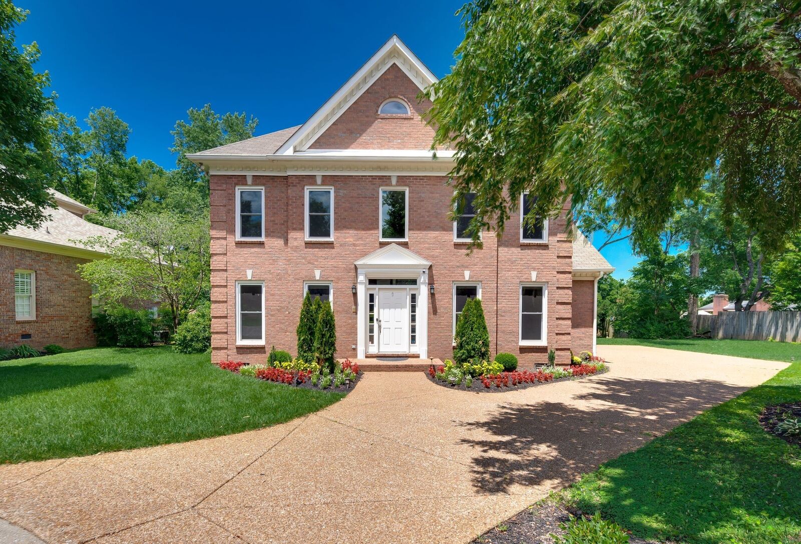 Property Photo:  1605 Ardenwood Ct  TN 37215 