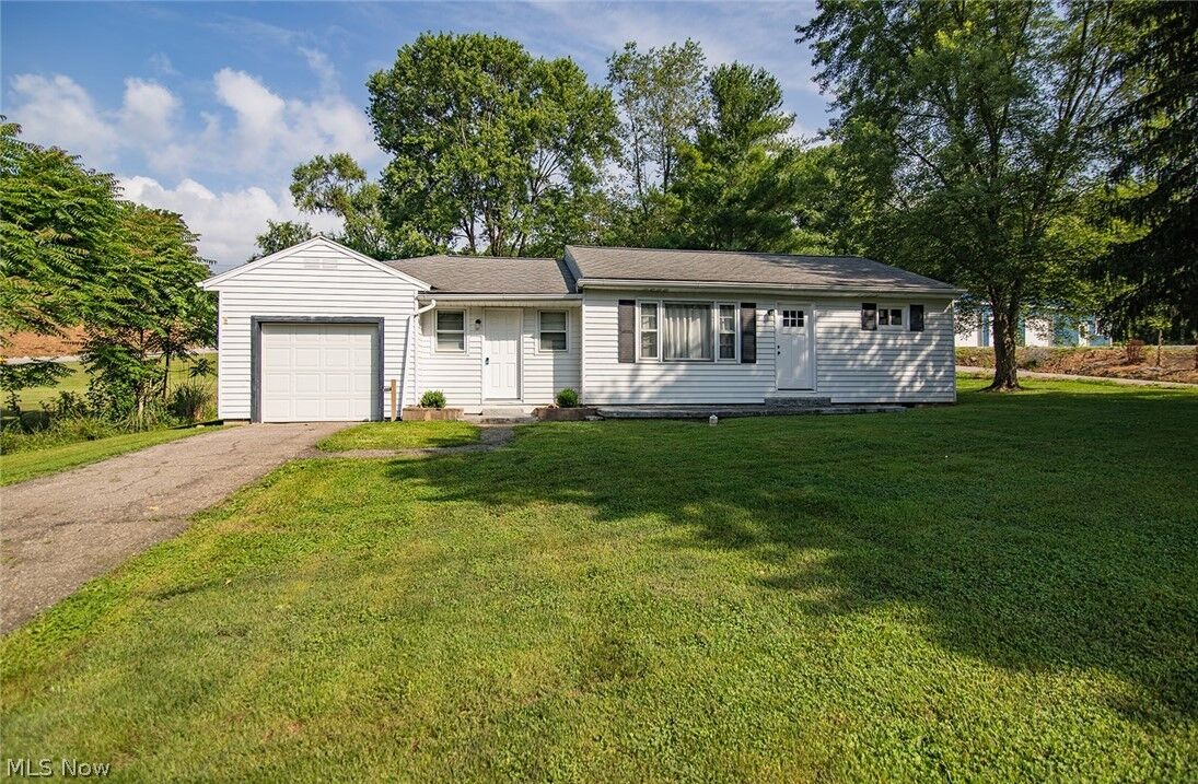 Property Photo:  2106 Harris Highway  WV 26181 