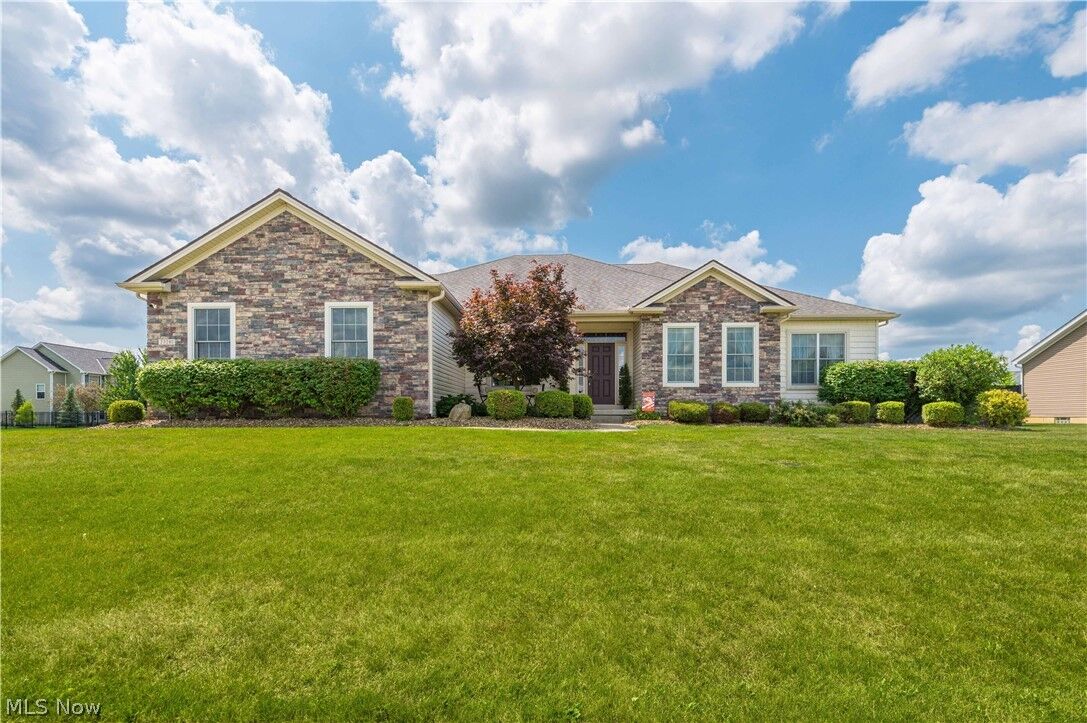 Property Photo: 23201 Lakeridge Way OH 44028