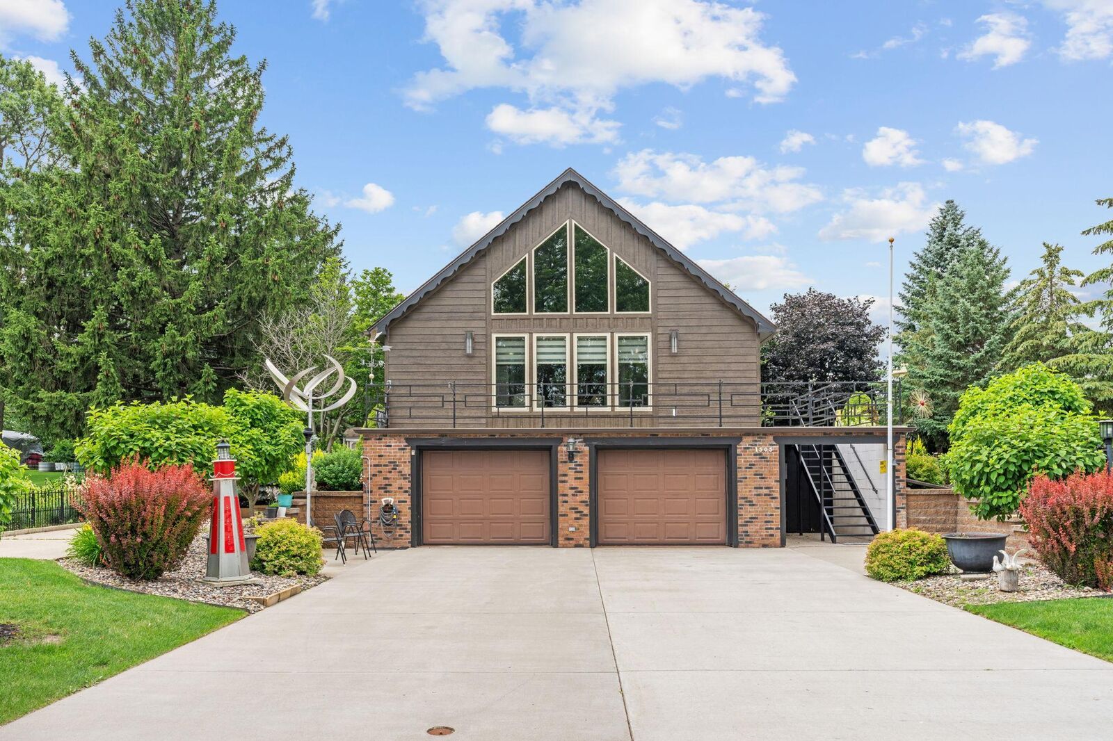 Property Photo: 1505 N High Street MN 55041