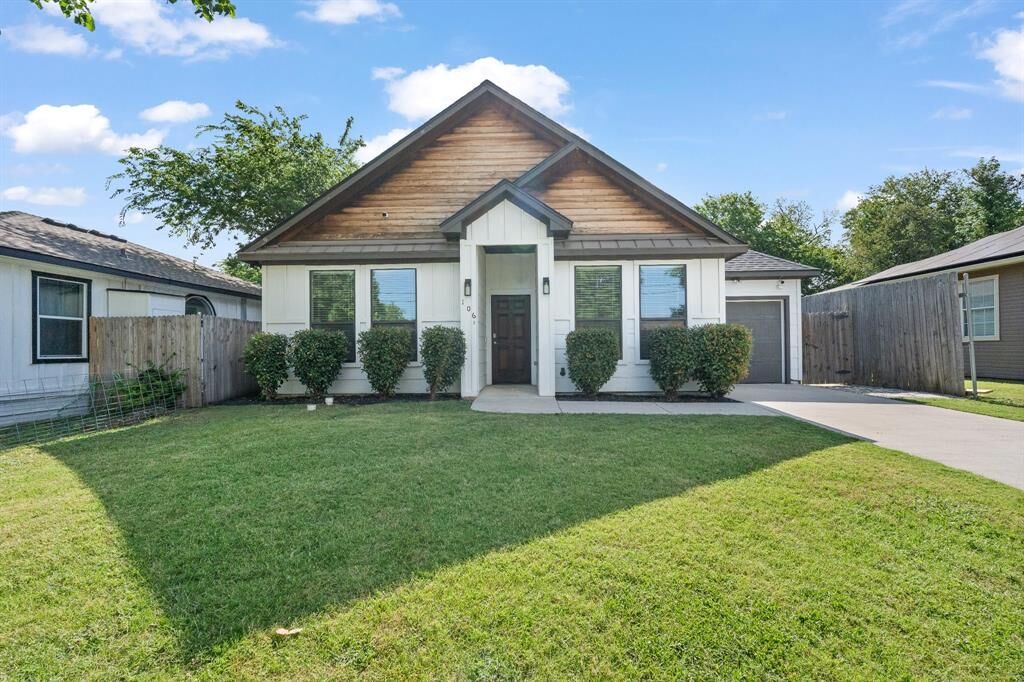 Property Photo:  106 1/2 Cook Street  TX 75165 