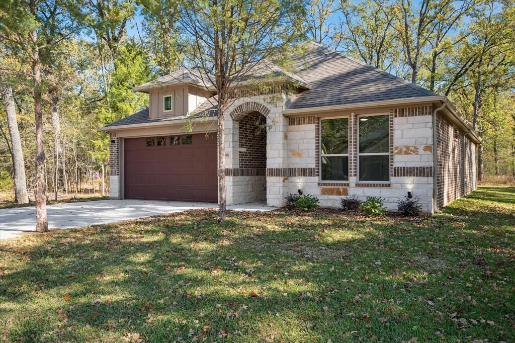 Property Photo:  208 Driftwood Drive  TX 75163 
