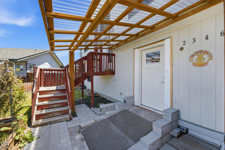 Property Photo:  2346 SW 20th Court  OR 97756 