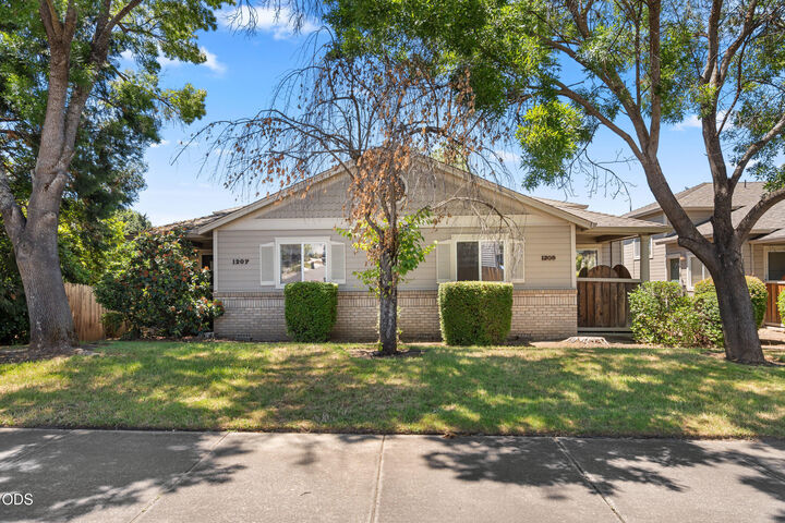 Property Photo: 1207 Springbrook Road OR 97504