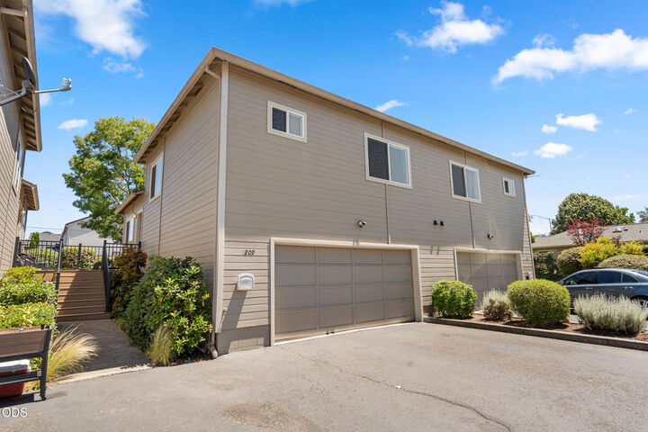 Property Photo: 1207 Springbrook Road OR 97504