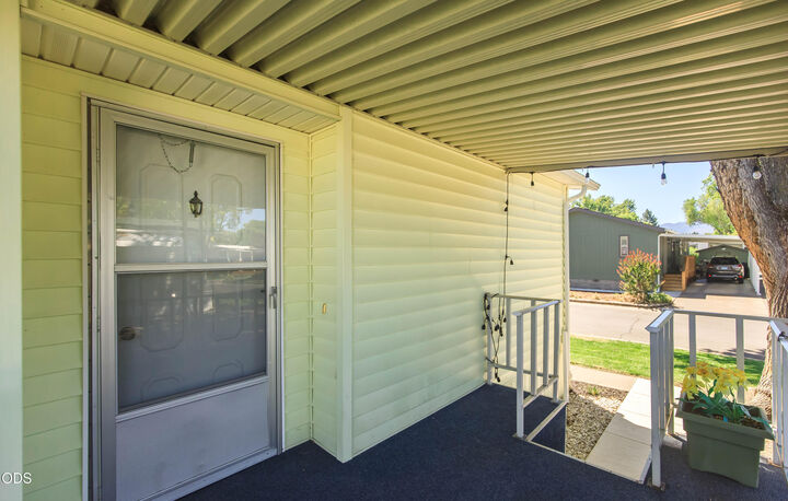 Property Photo:  2600 Stearns Way Spc 1B  OR 97501 