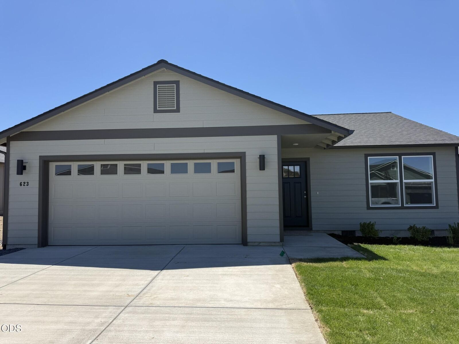 Property Photo:  623 NE Mitchell Street 164  OR 97741 