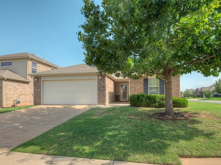 Property Photo: 2401 NW 194th Street OK 73012
