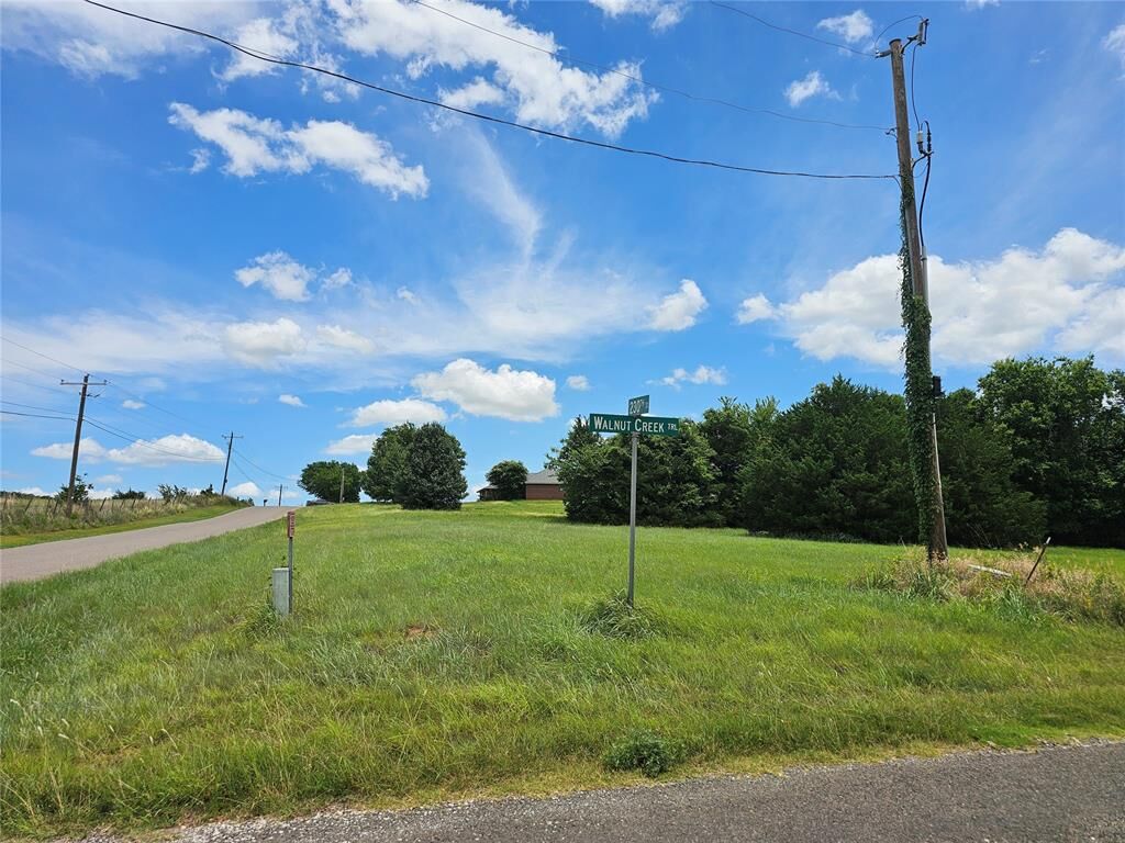 Property Photo: Walnut Creek Trail OK 73080