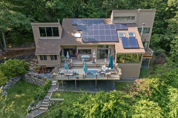 Property Photo:  7 Hilltop Ln  MA 01701 