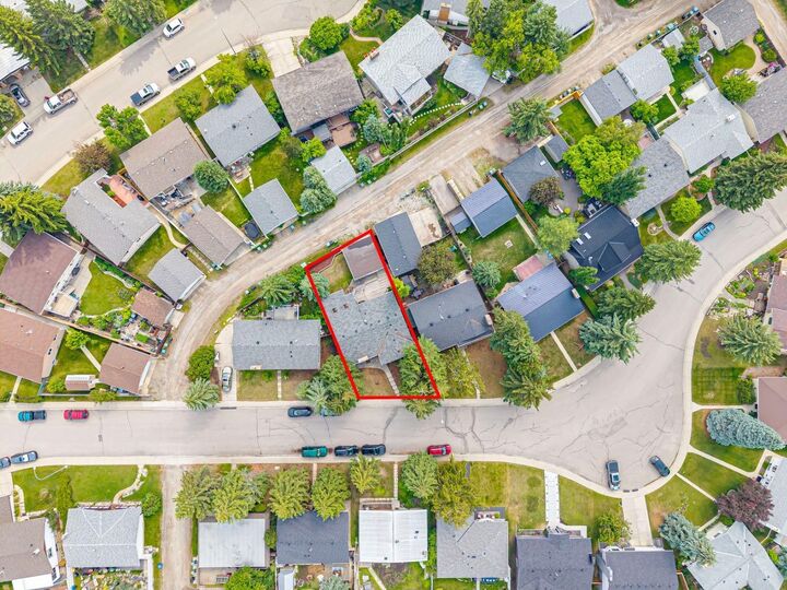 Property Photo: 5689 Brenner Crescent NW AB T2L 1Z3
