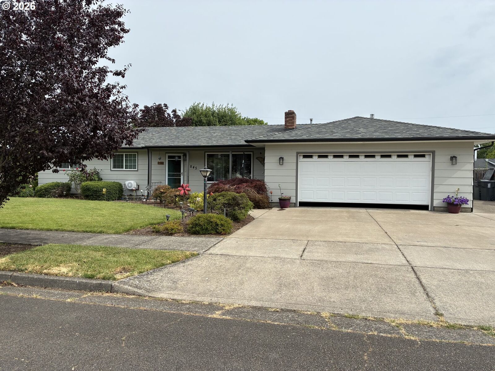 Property Photo: 845 W Rose St OR 97355