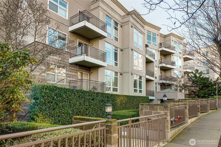 Property Photo: 3221 SW Avalon Way 313 WA 98116