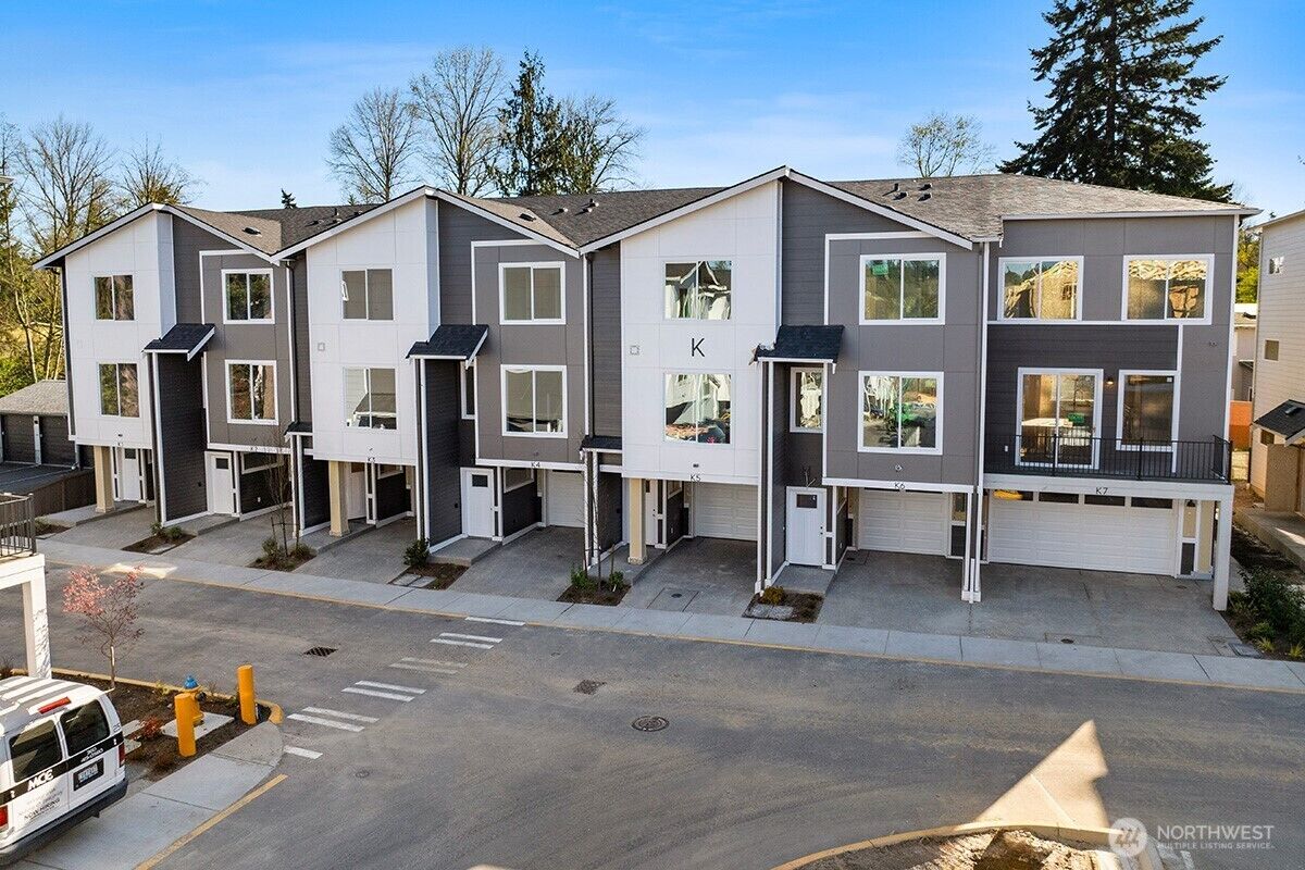 Property Photo: 16823 Alder Way K5 WA 98037