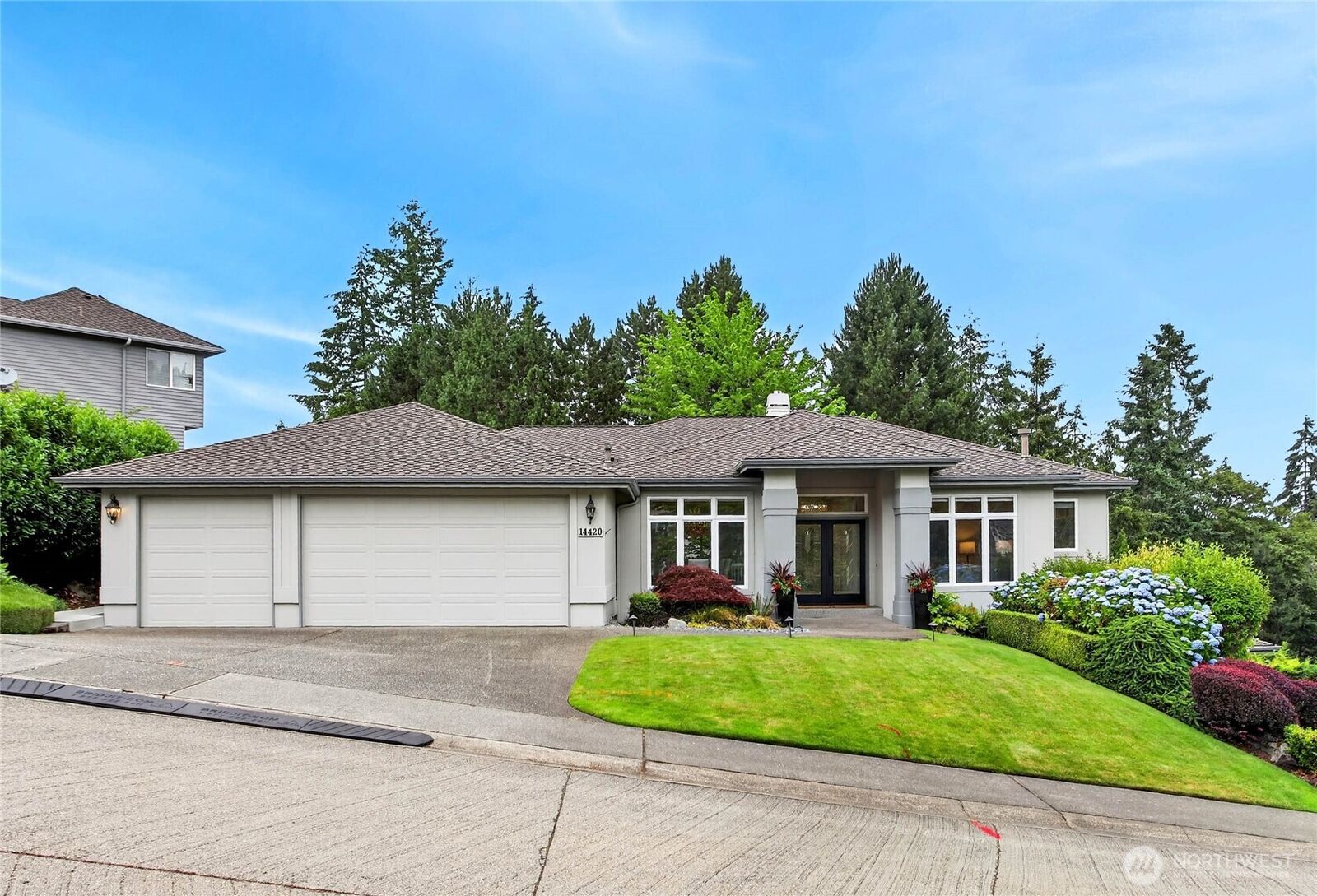 Property Photo: 14420 SE 84th Street WA 98059