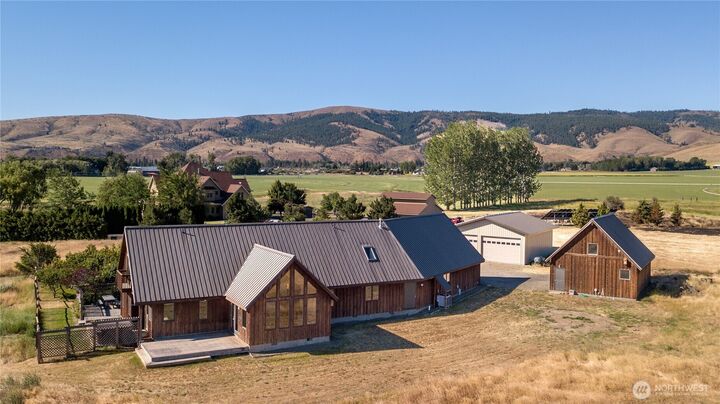 Property Photo:  4405  Cove Road  WA 98926 