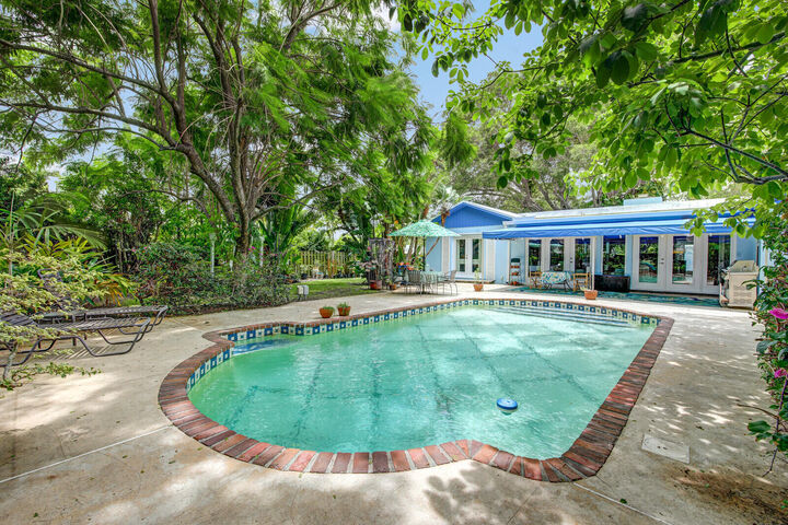 Property Photo:  9 NW 9th Street  FL 33444 