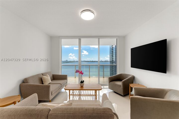 Property Photo:  600 NE 27th St 2904  FL 33137 