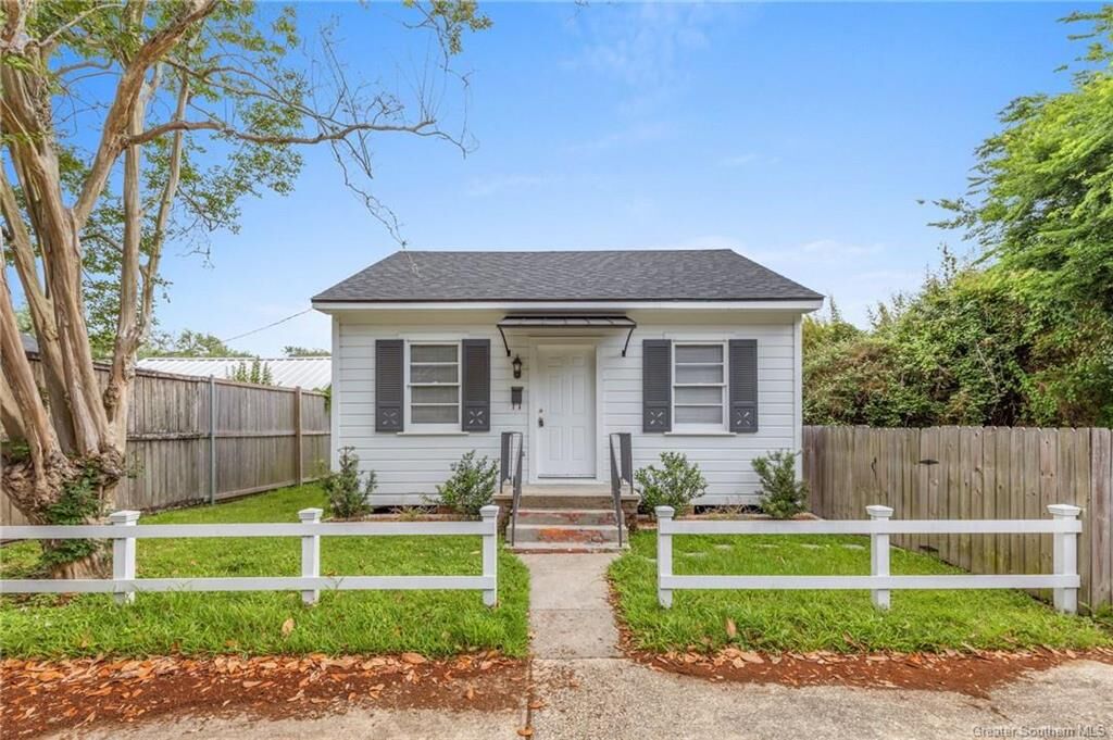 Property Photo: 707 Division Street LA 70601