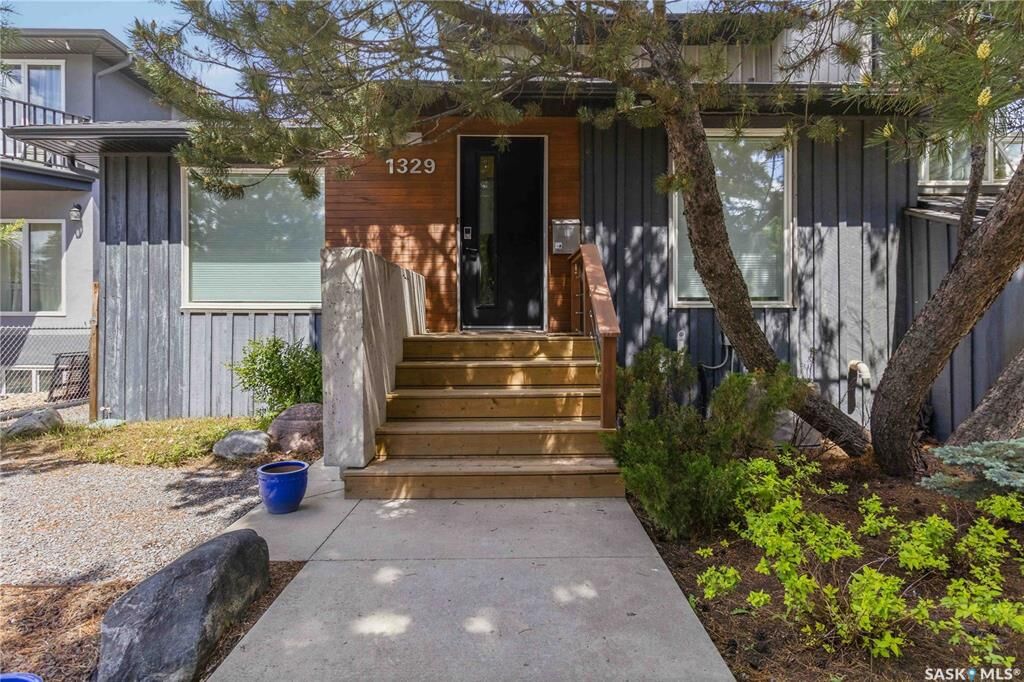 Property Photo:  1329 14th Street E  SK S7H 0A6 