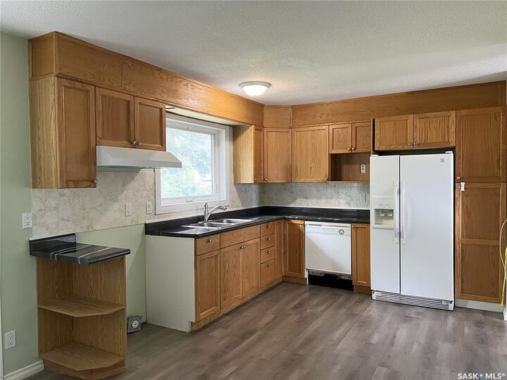 Property Photo: 413 5th Street W SK S9X 1A9