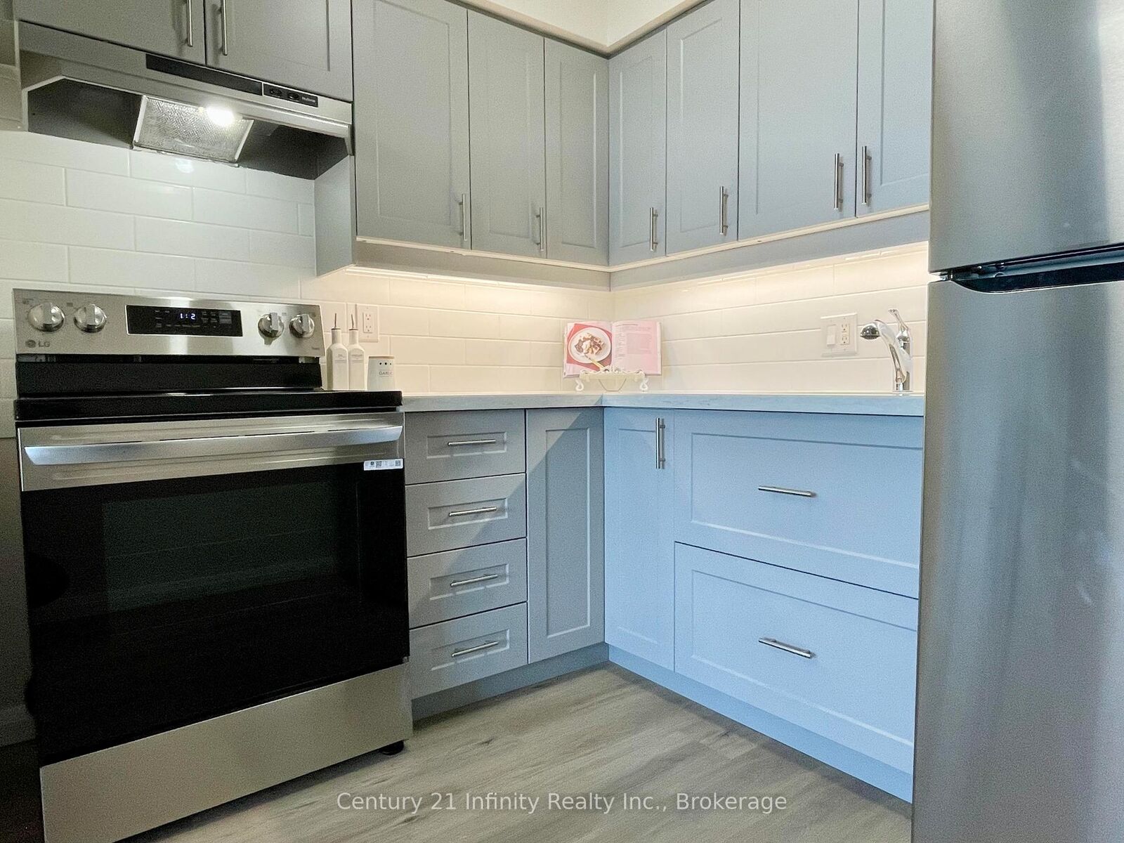 Property Photo:  50 Old Kingston Road 5-606  ON M1E 4Y1 