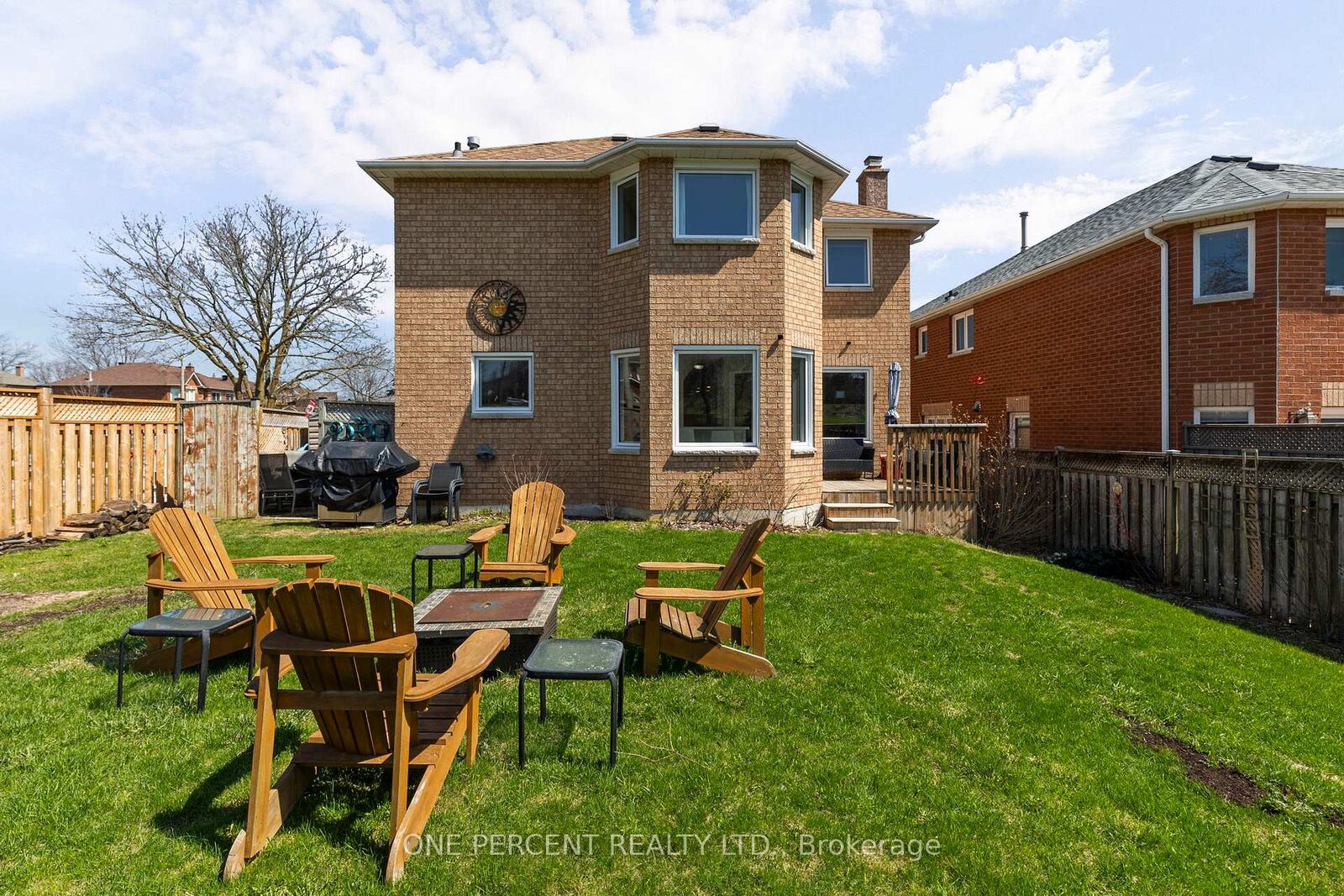 Property Photo: 1 Dixon Court ON L4N 7H1