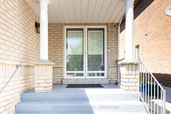 Property Photo:  22 Laura Sabrina Drive  ON L4H 1M6 