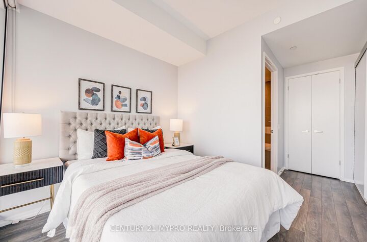 Property Photo: 197 Yonge Street 3109 ON M5B 1M4