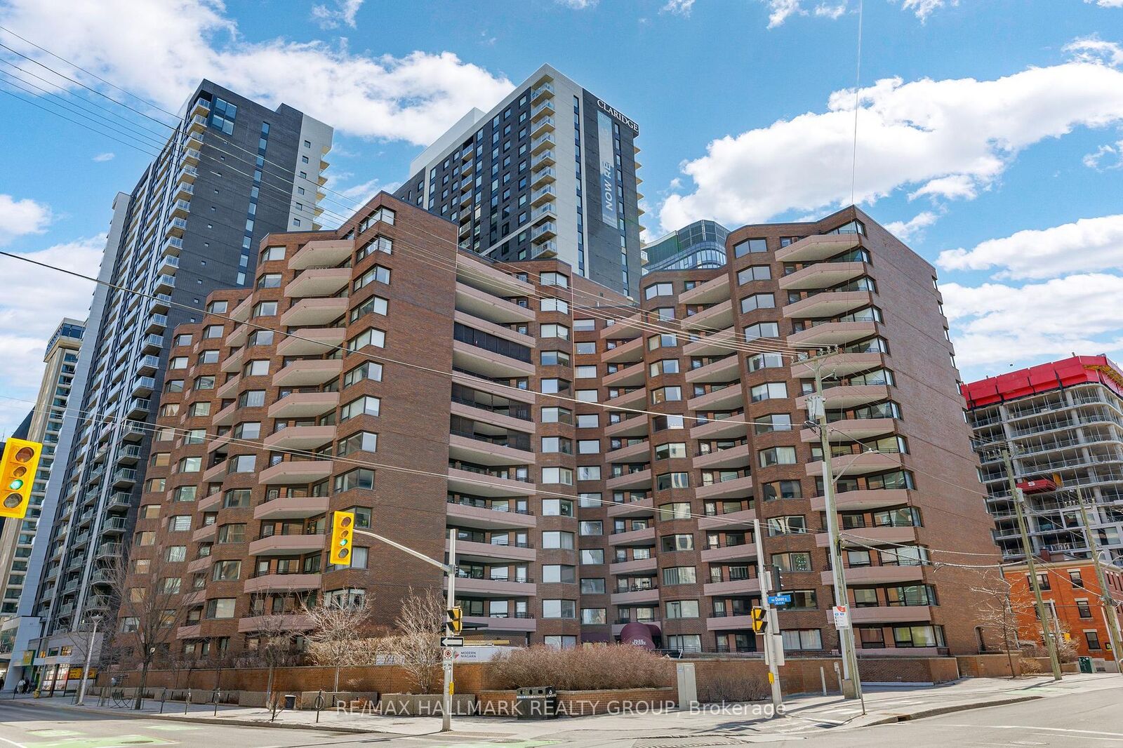 Property Photo: 151 Bay Street 810 ON K1R 7T2