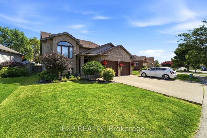 Property Photo:  202 Wellbrook Boulevard  ON L3C 7M9 