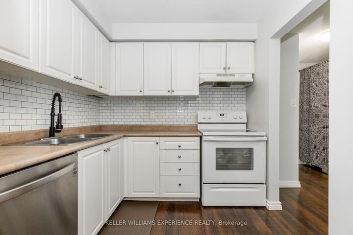 Property Photo: 49 Burns Circle ON L4N 5J8