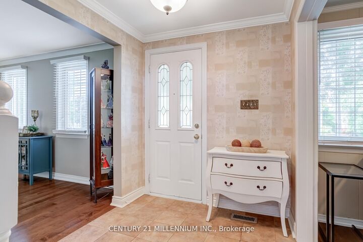 Property Photo:  20 Alderway Avenue  ON L6Y 2B7 