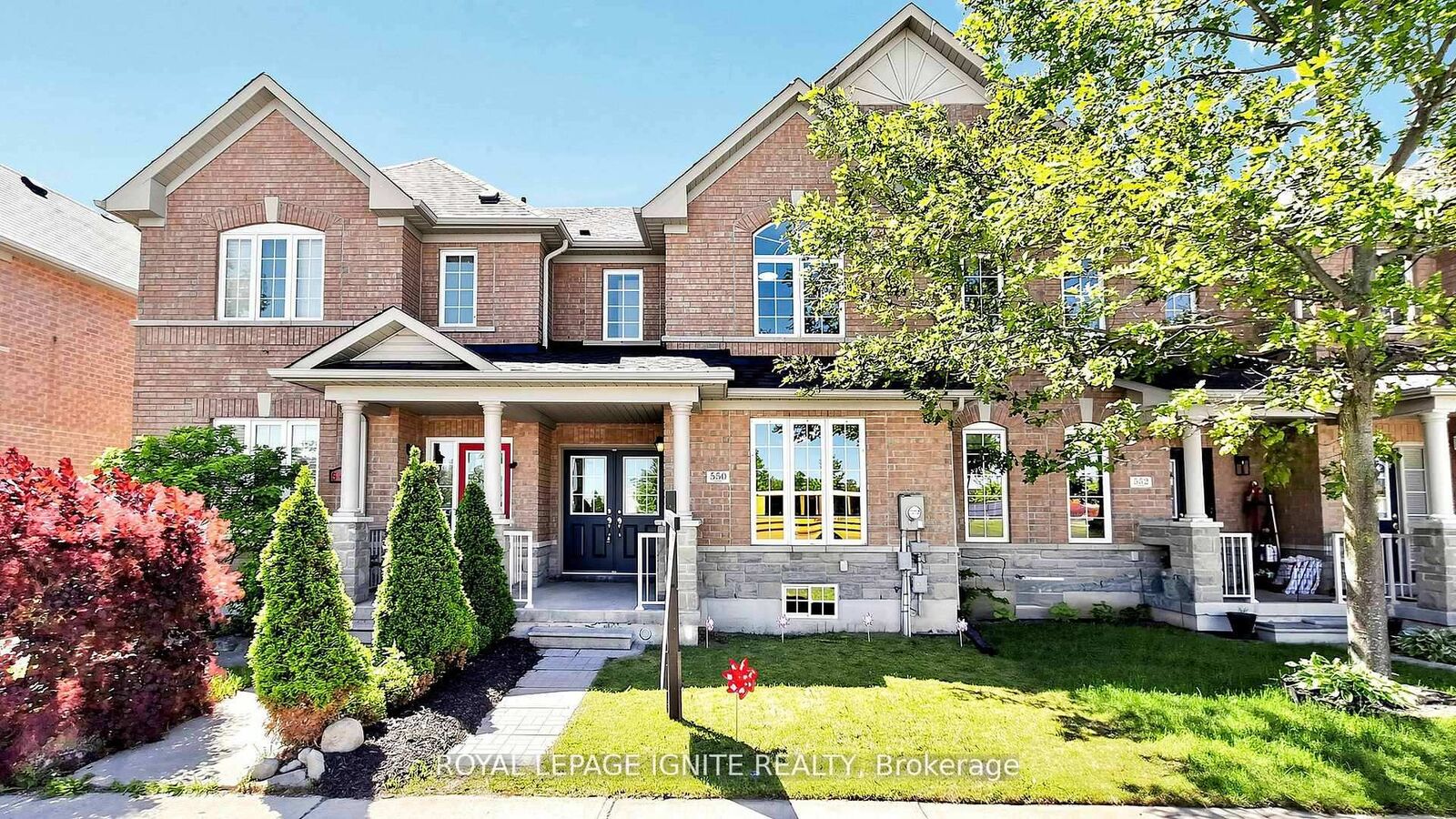 Property Photo: 550 Hoover Park Drive ON L4A 0S8