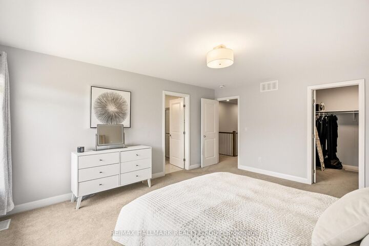 Property Photo:  870 Moses Tennisco Street  ON K1K 5A2 