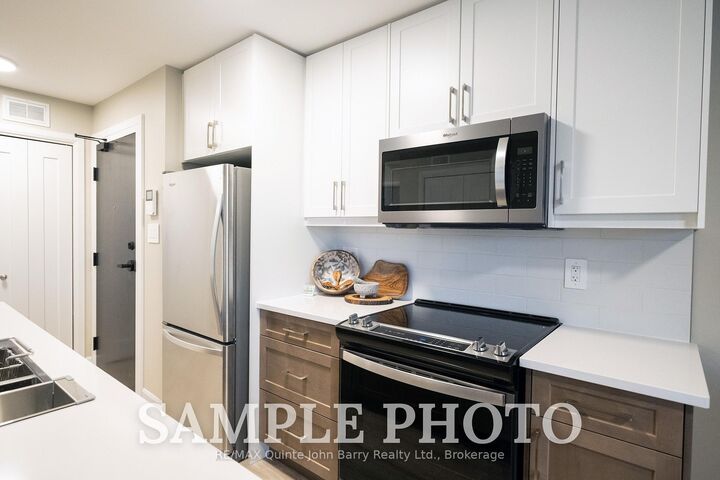 Property Photo: 102-10 Hillside Meadow Drive ON K8V 0J7
