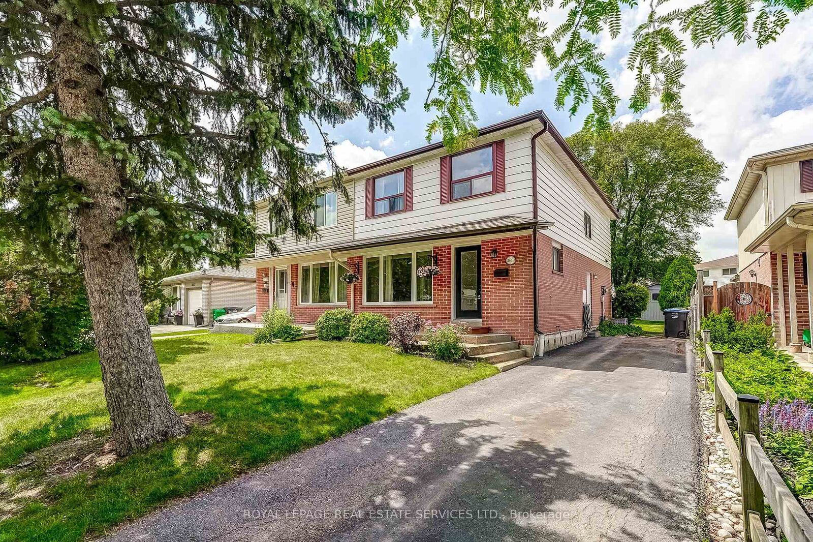 Property Photo:  2651 Hollington Crescent  ON L5K 1E8 