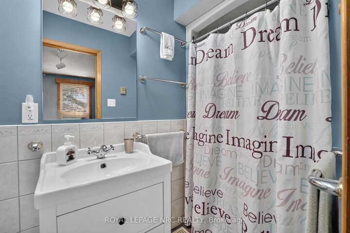 Property Photo:  979 Crescent Road  ON L2A 4R6 