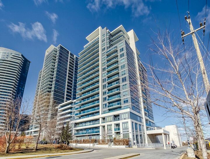 Property Photo:  7167 Yonge Street 411  ON L3T 0E1 