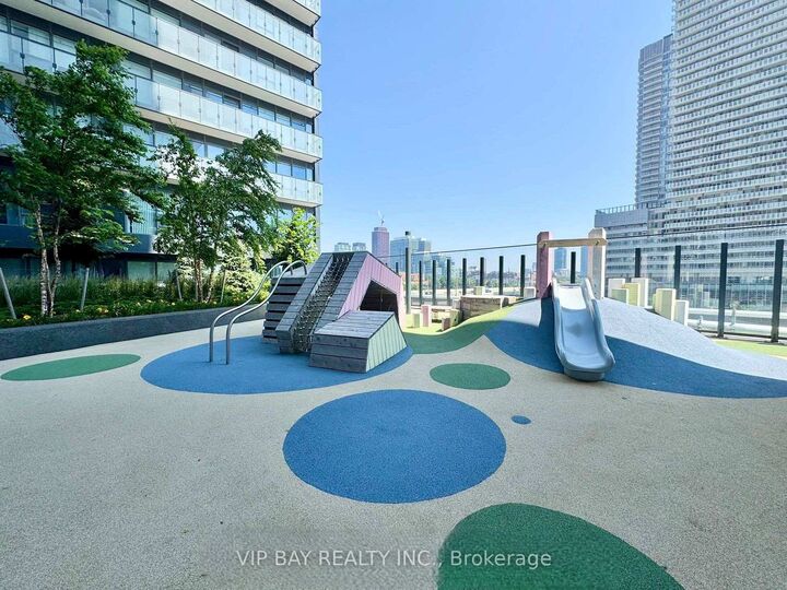 Property Photo:  138 Downes Street 5905  ON M5E 0E4 