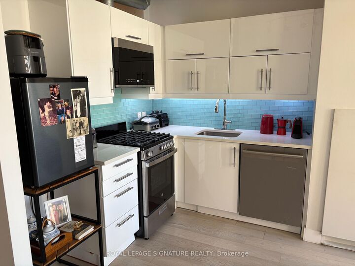 Property Photo:  169 John Street 403  ON M5T 1X3 
