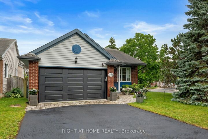 Property Photo:  120 Grandpark Circle  ON K1G 6R5 